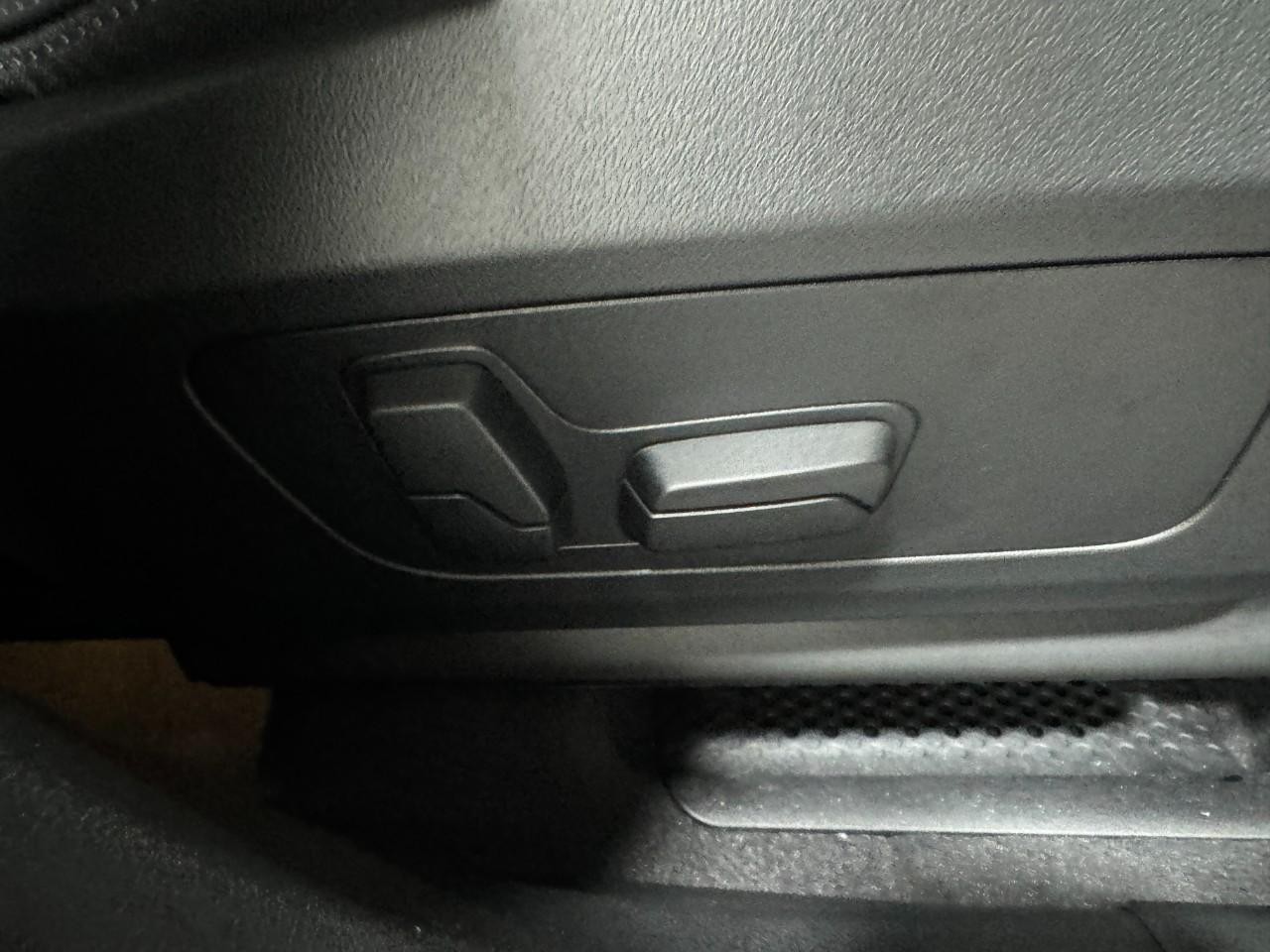 BMW X1 Vehicle Full-screen Gallery Image 19