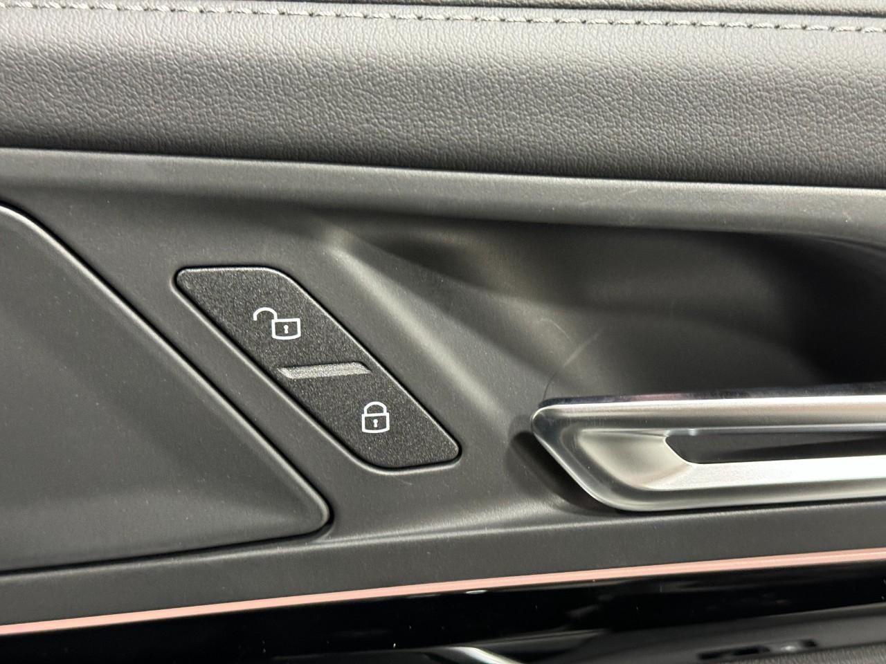 BMW X1 Vehicle Full-screen Gallery Image 20