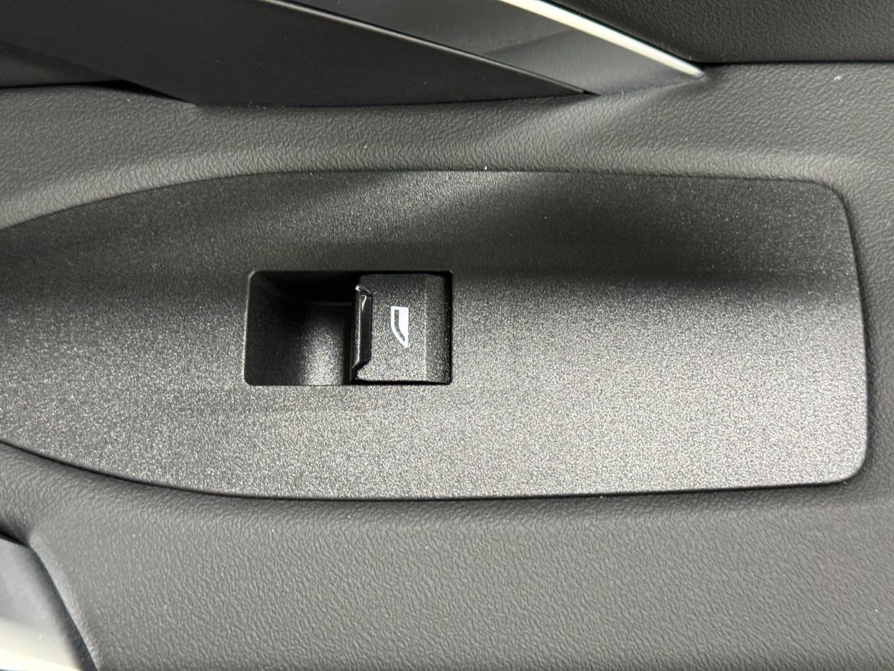 BMW X1 Vehicle Full-screen Gallery Image 21