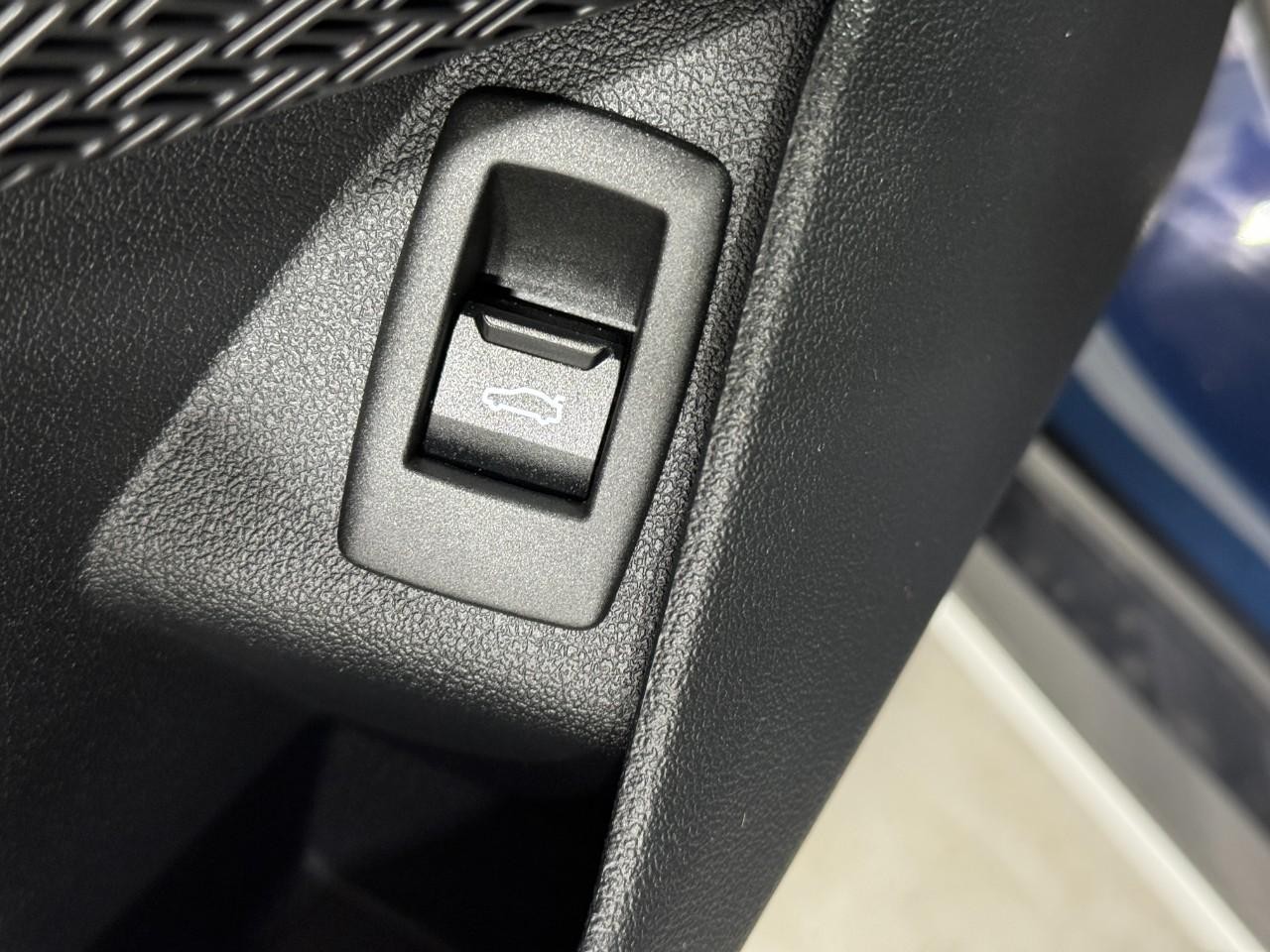 BMW X1 Vehicle Full-screen Gallery Image 24