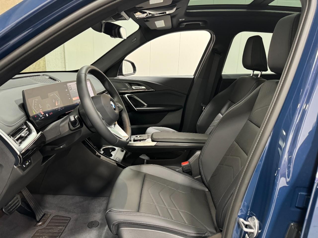 BMW X1 Vehicle Full-screen Gallery Image 25