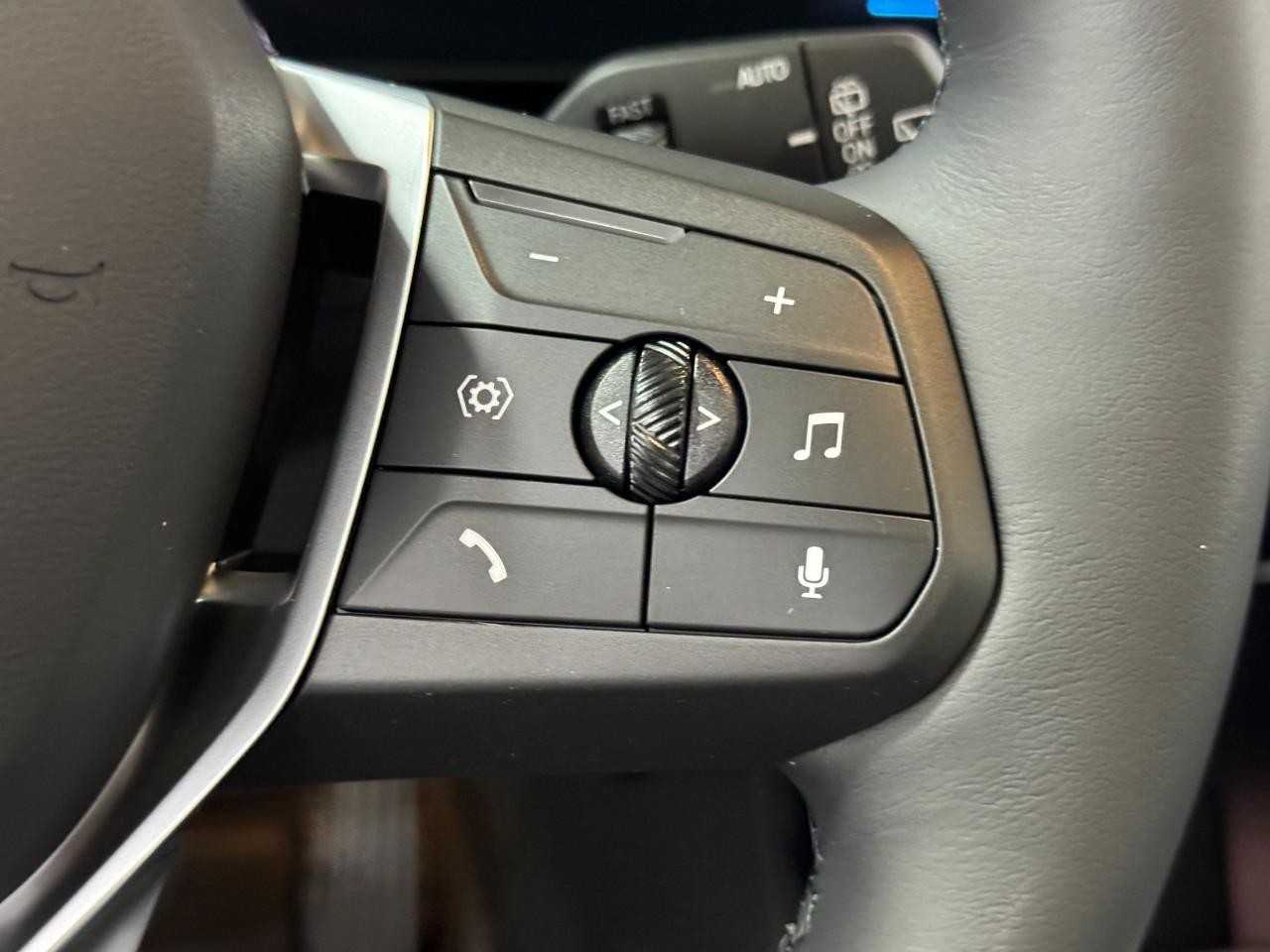 BMW X1 Vehicle Full-screen Gallery Image 30