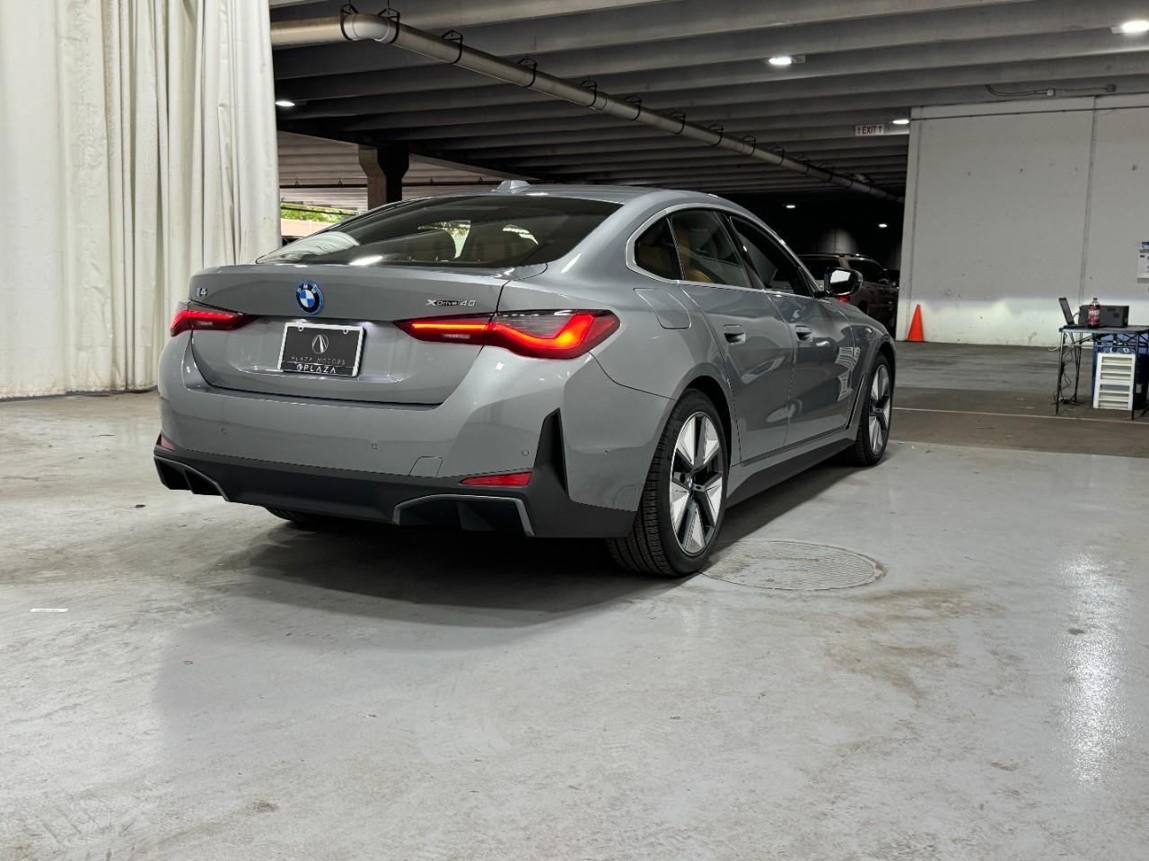 BMW i4 Vehicle Full-screen Gallery Image 4