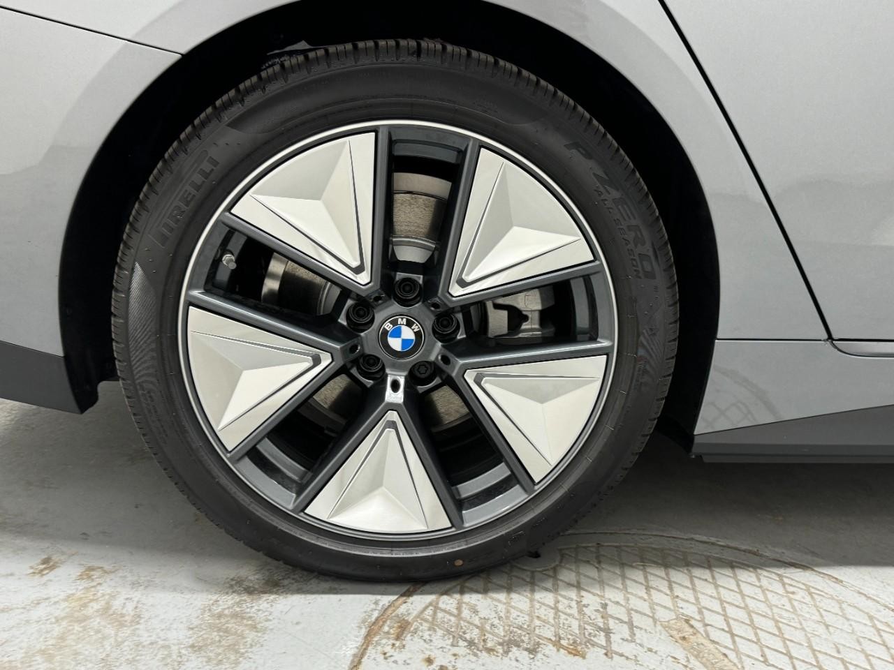 BMW i4 Vehicle Full-screen Gallery Image 5