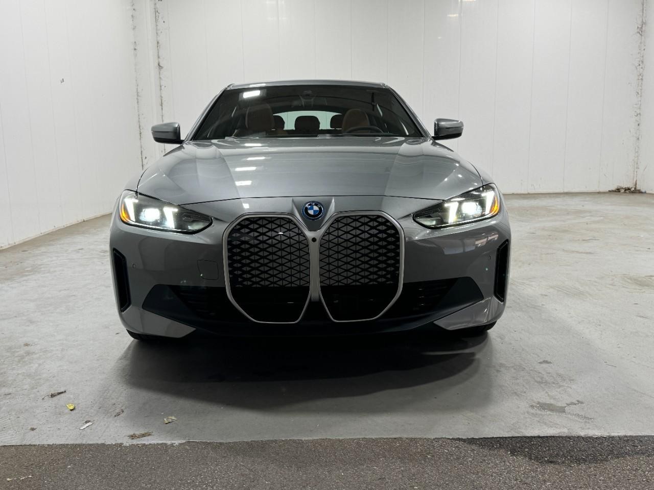 BMW i4 Vehicle Full-screen Gallery Image 7