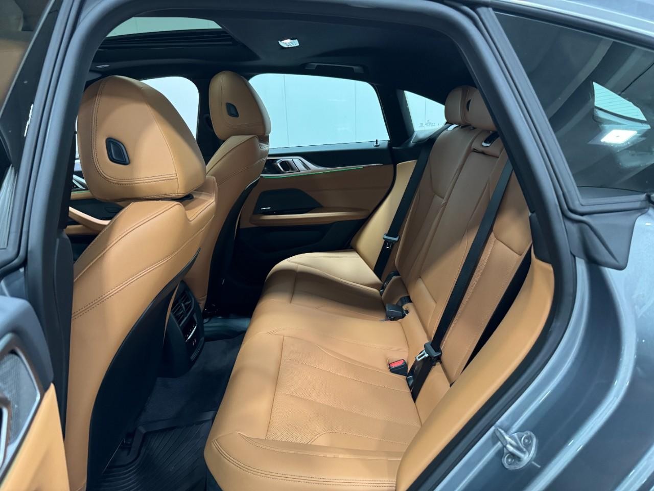 BMW i4 Vehicle Full-screen Gallery Image 8