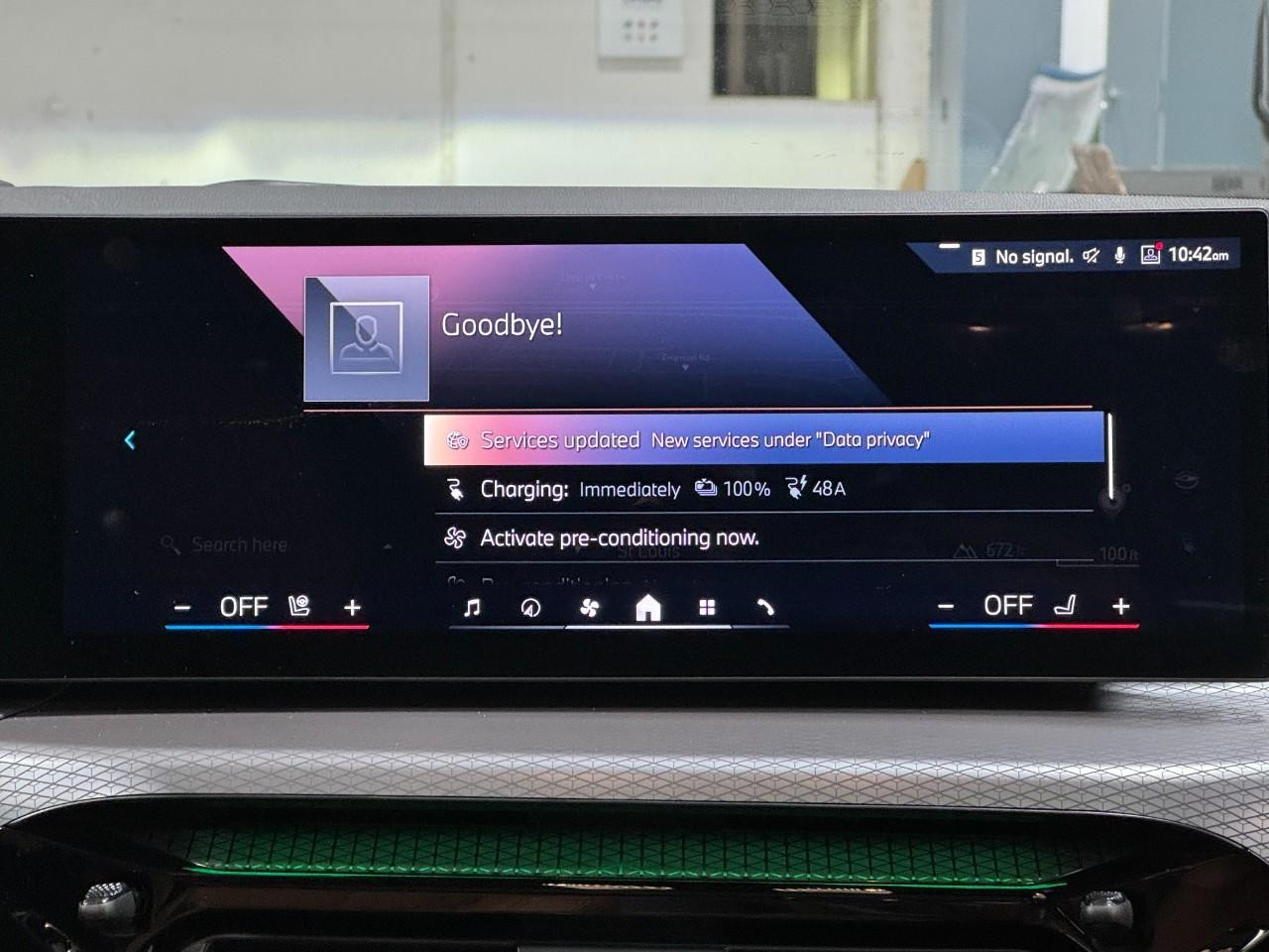 BMW i4 Vehicle Full-screen Gallery Image 15