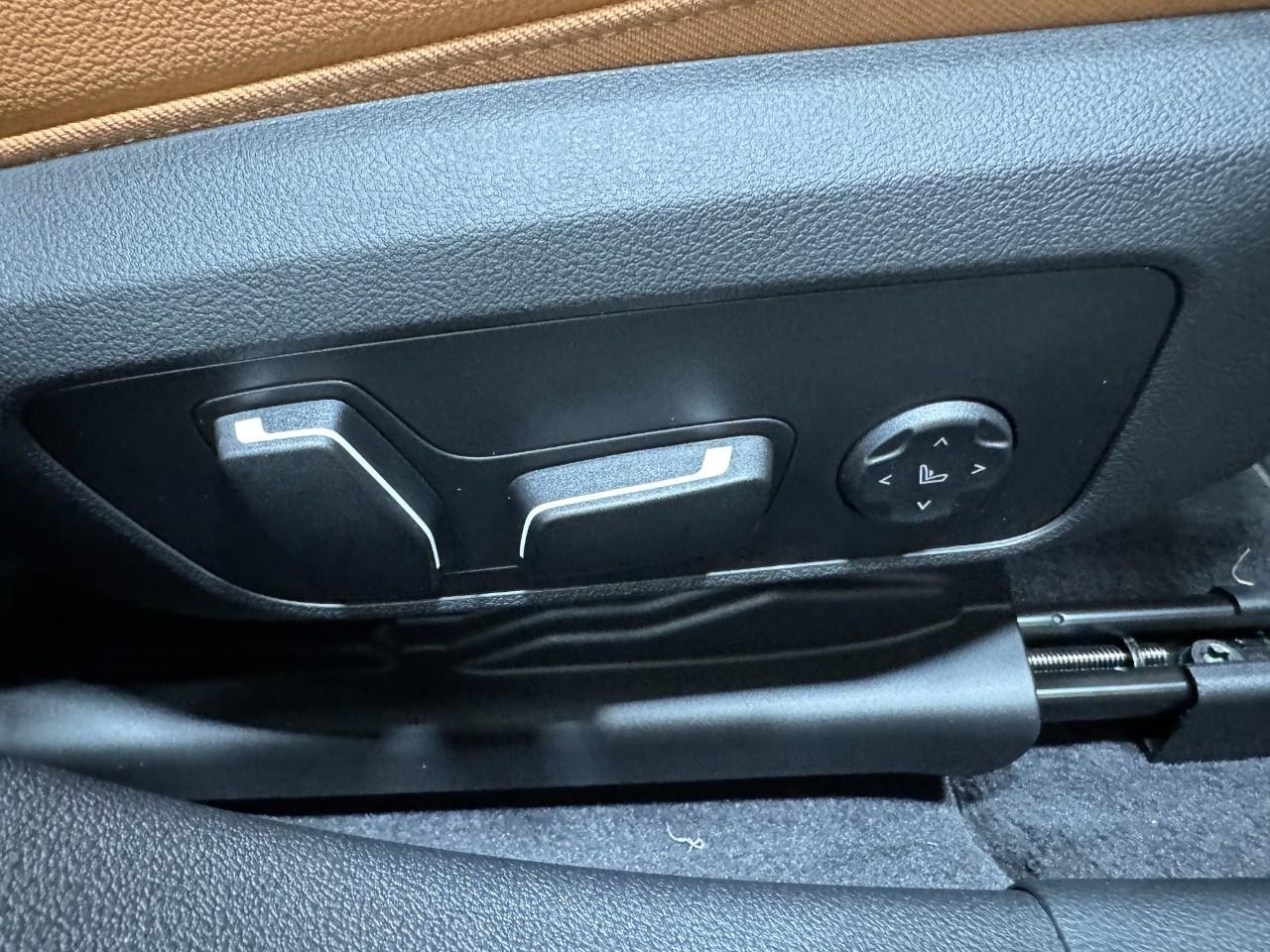 BMW i4 Vehicle Full-screen Gallery Image 20