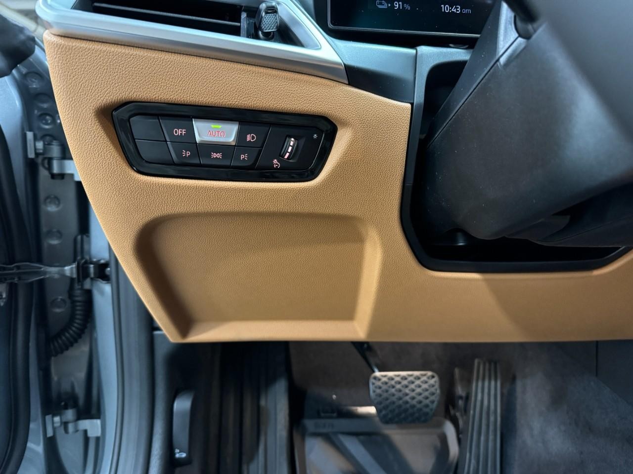 BMW i4 Vehicle Full-screen Gallery Image 31