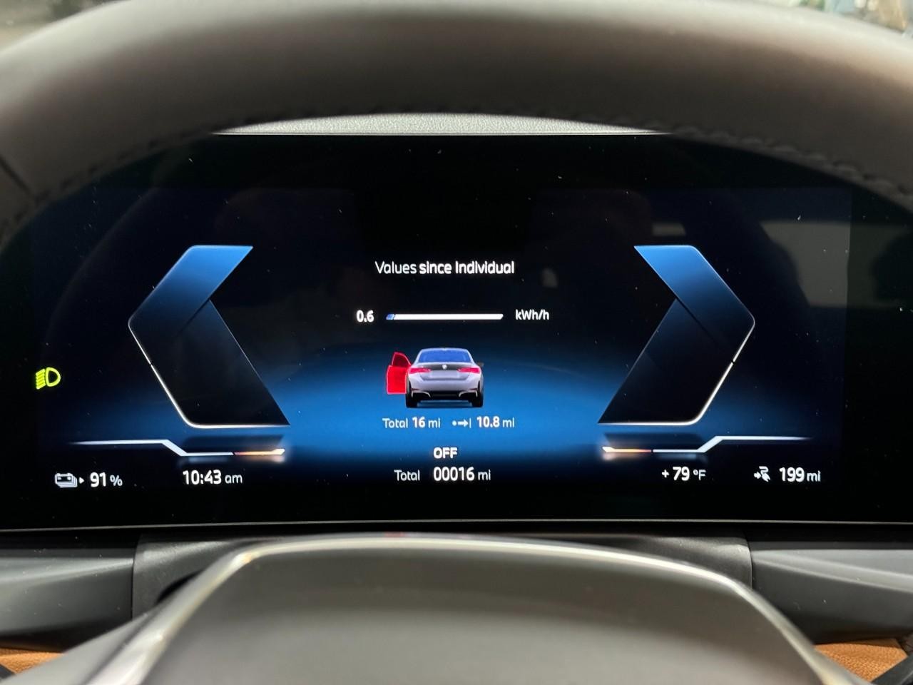 BMW i4 Vehicle Full-screen Gallery Image 34