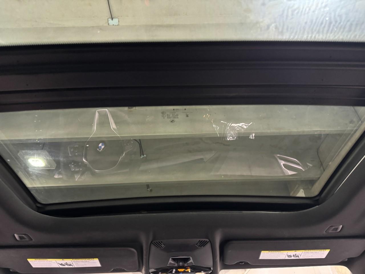 BMW 2 Series Vehicle Full-screen Gallery Image 11