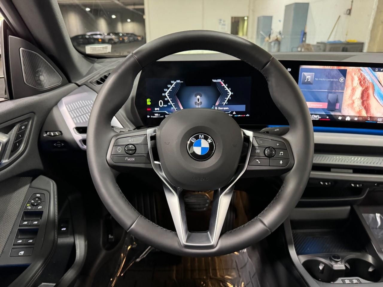 BMW 2 Series Vehicle Full-screen Gallery Image 13