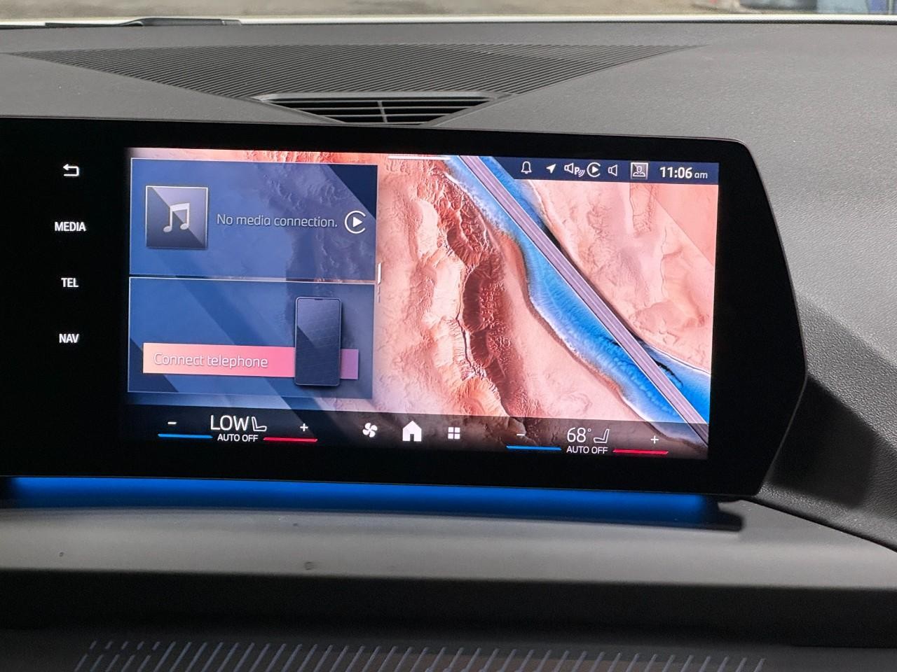 BMW 2 Series Vehicle Full-screen Gallery Image 14