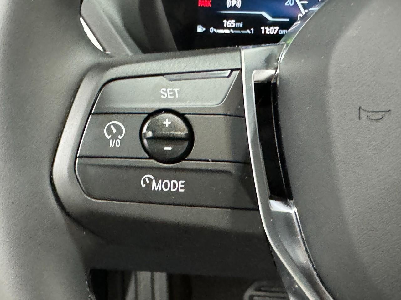 BMW 2 Series Vehicle Full-screen Gallery Image 30