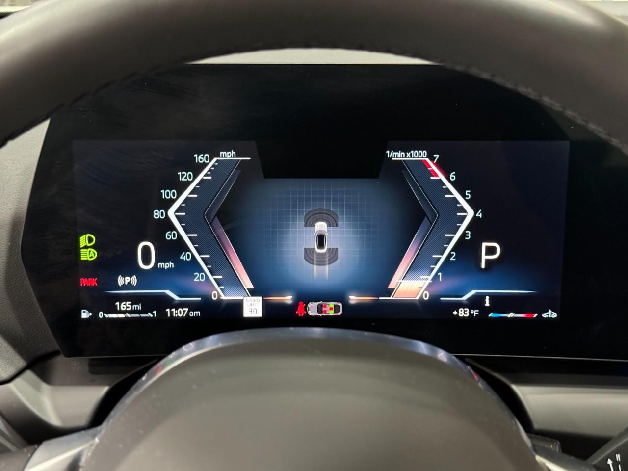 BMW 2 Series Vehicle Full-screen Gallery Image 32