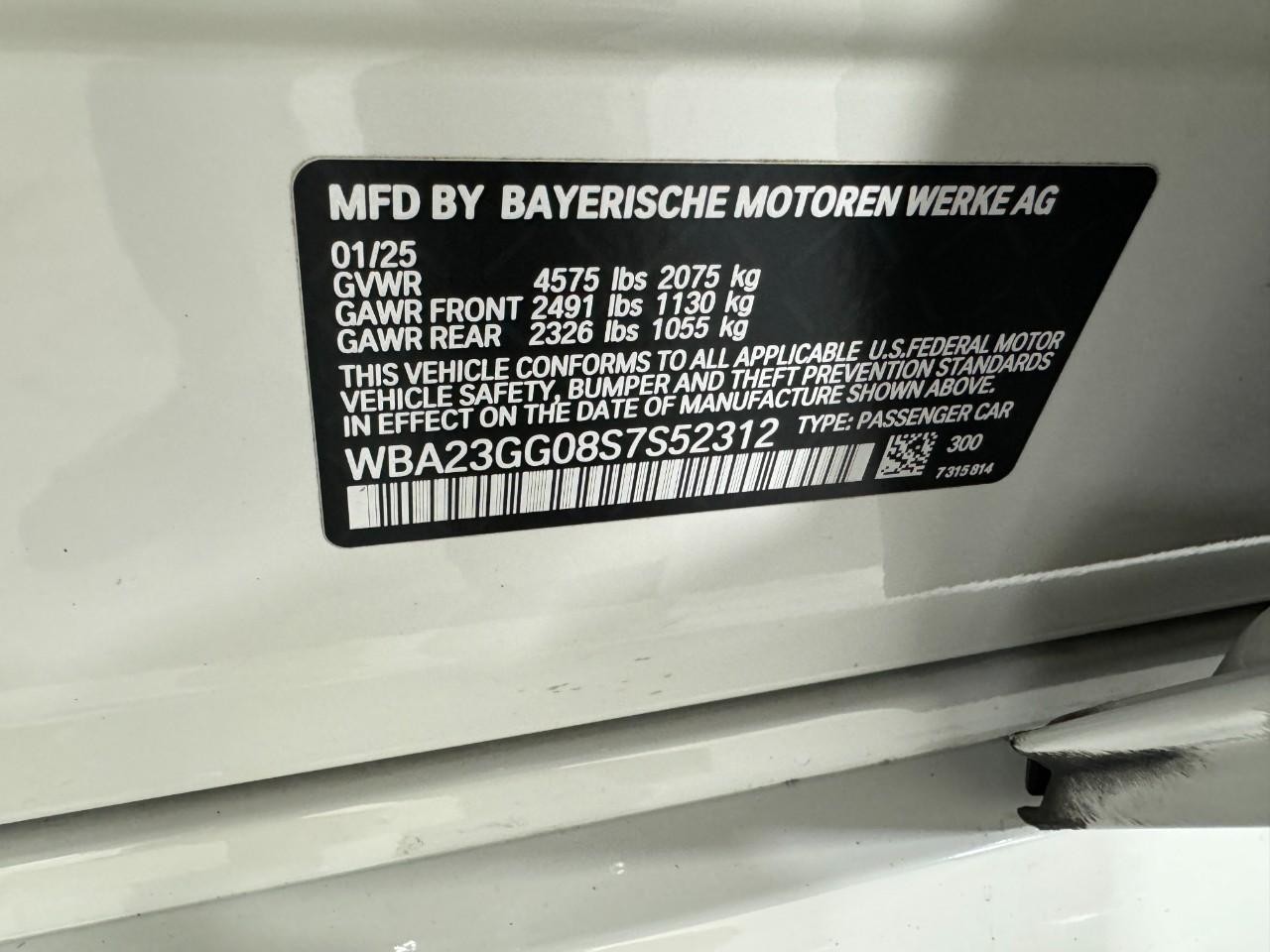 BMW 2 Series Vehicle Full-screen Gallery Image 34