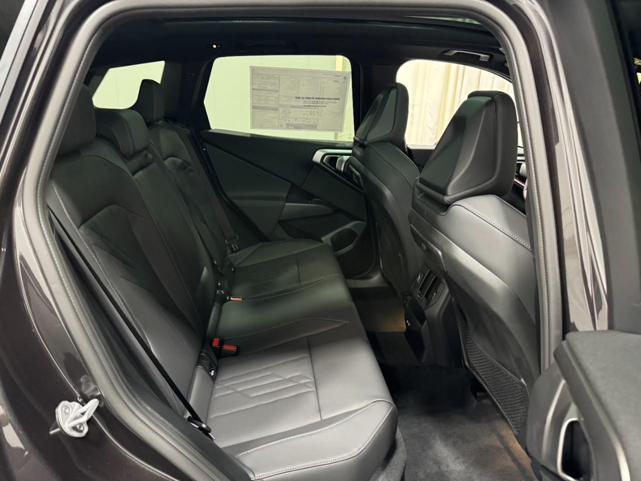 BMW X3 Vehicle Full-screen Gallery Image 10