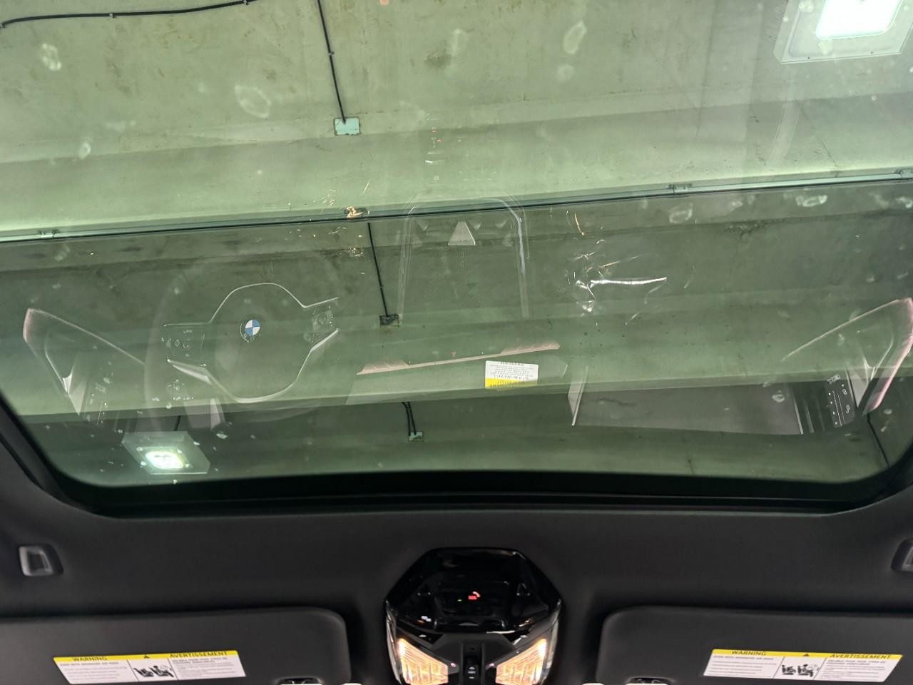 BMW X3 Vehicle Full-screen Gallery Image 11