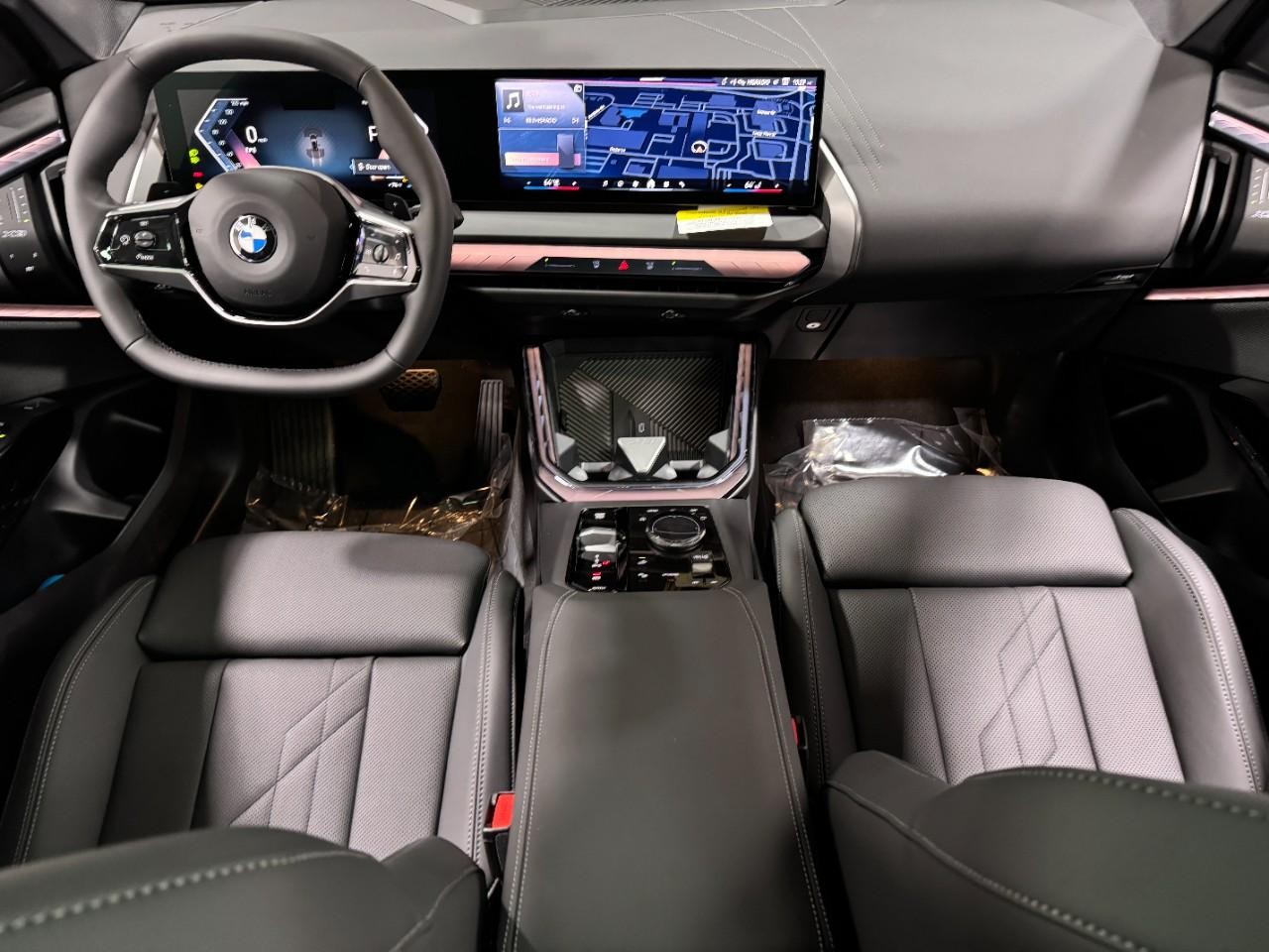BMW X3 Vehicle Full-screen Gallery Image 12