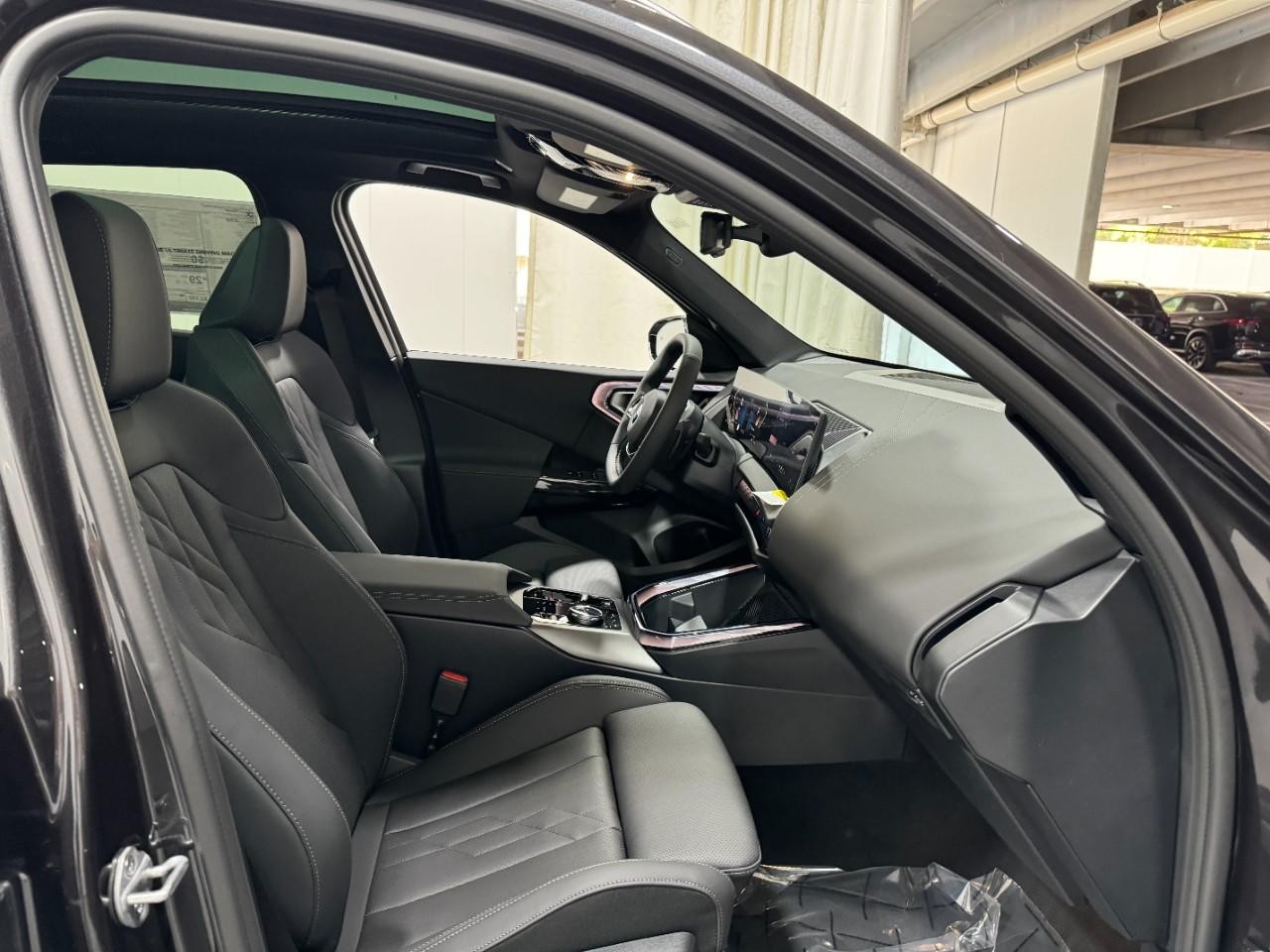 BMW X3 Vehicle Full-screen Gallery Image 17