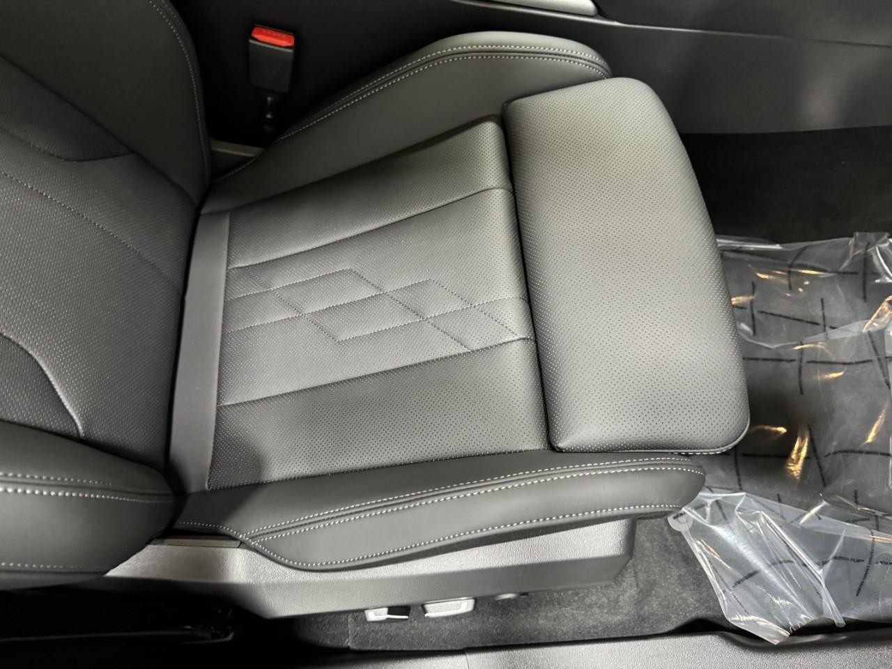 BMW X3 Vehicle Full-screen Gallery Image 18