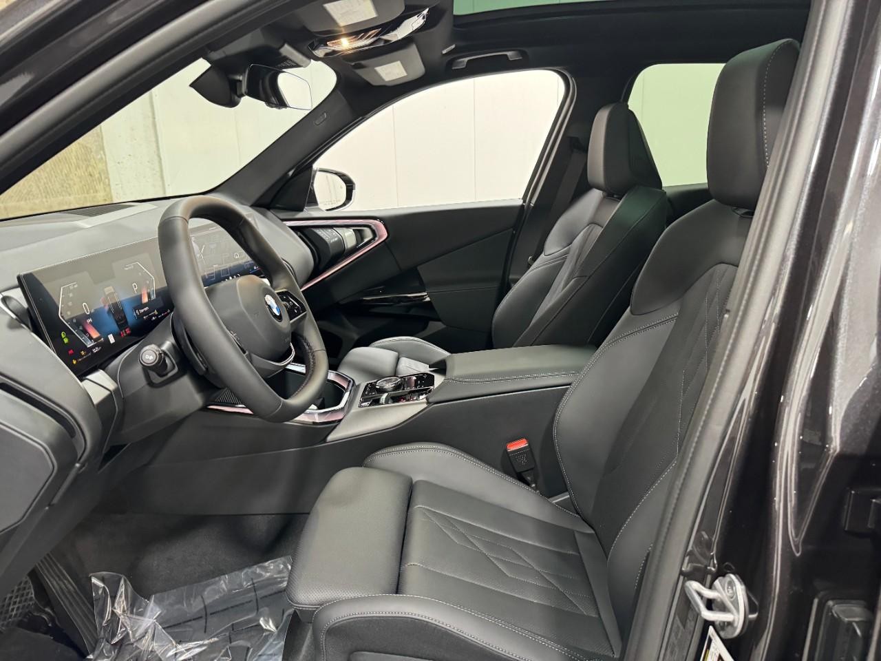 BMW X3 Vehicle Full-screen Gallery Image 24