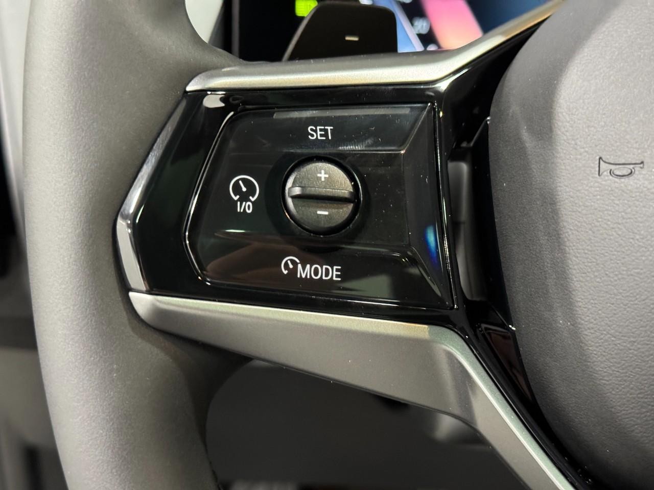 BMW X3 Vehicle Full-screen Gallery Image 27