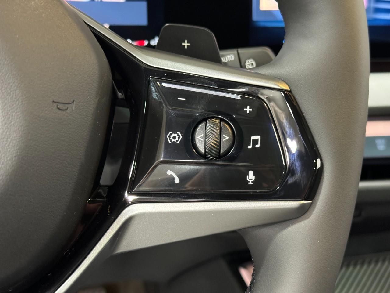 BMW X3 Vehicle Full-screen Gallery Image 28