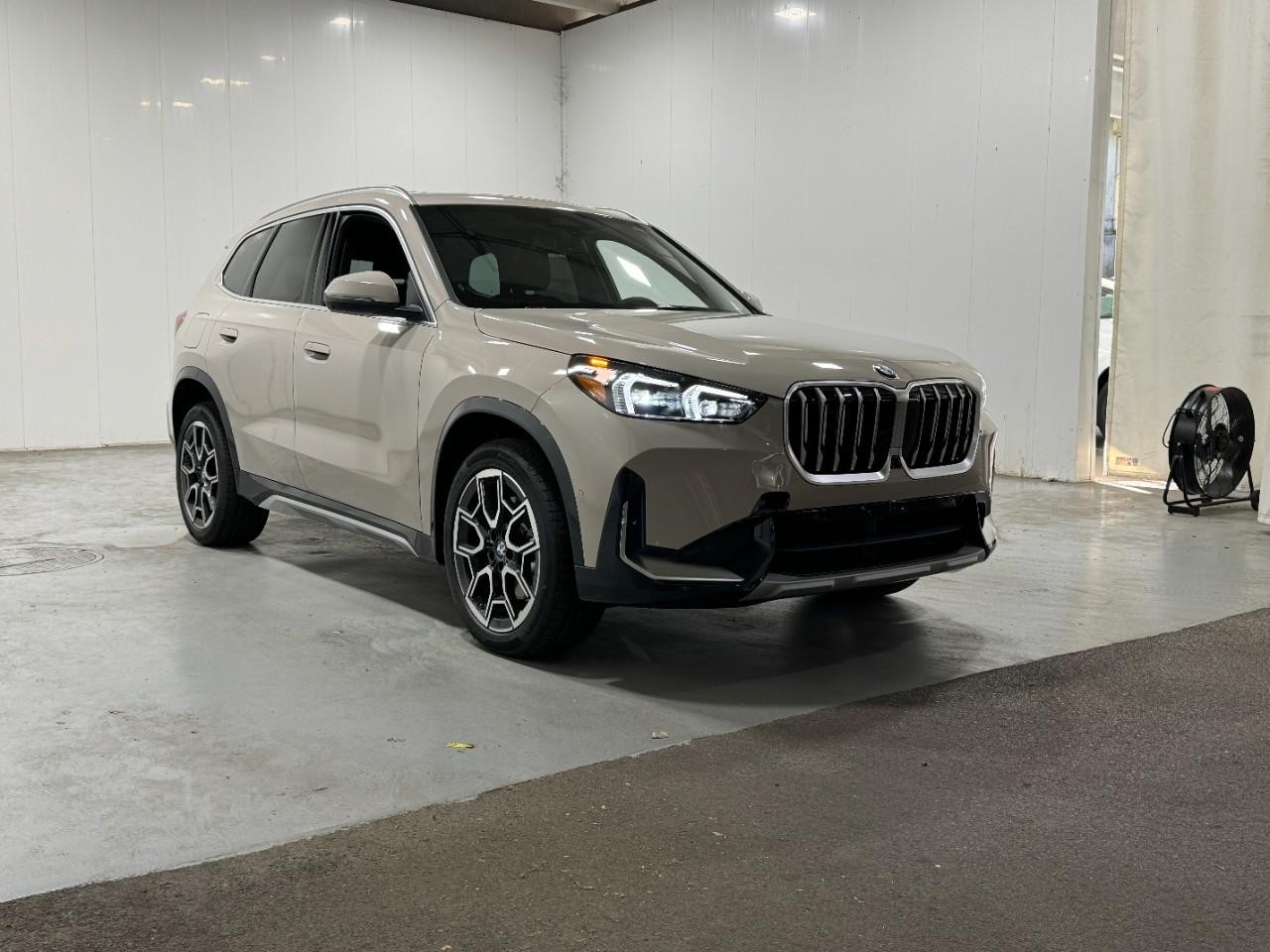 BMW X1 Vehicle Full-screen Gallery Image 6