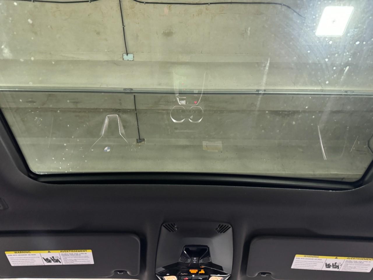 BMW X1 Vehicle Full-screen Gallery Image 11