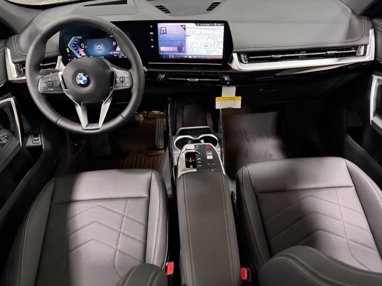 BMW X1 Vehicle Full-screen Gallery Image 12