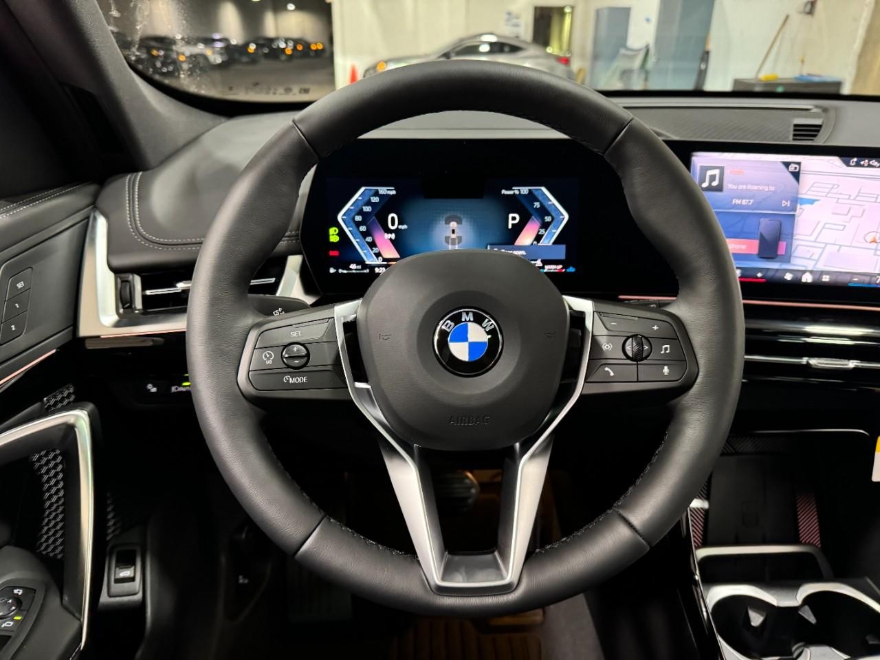 BMW X1 Vehicle Full-screen Gallery Image 13