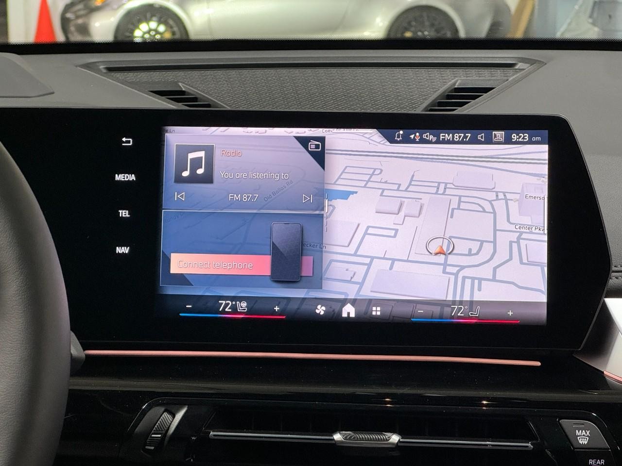 BMW X1 Vehicle Full-screen Gallery Image 14