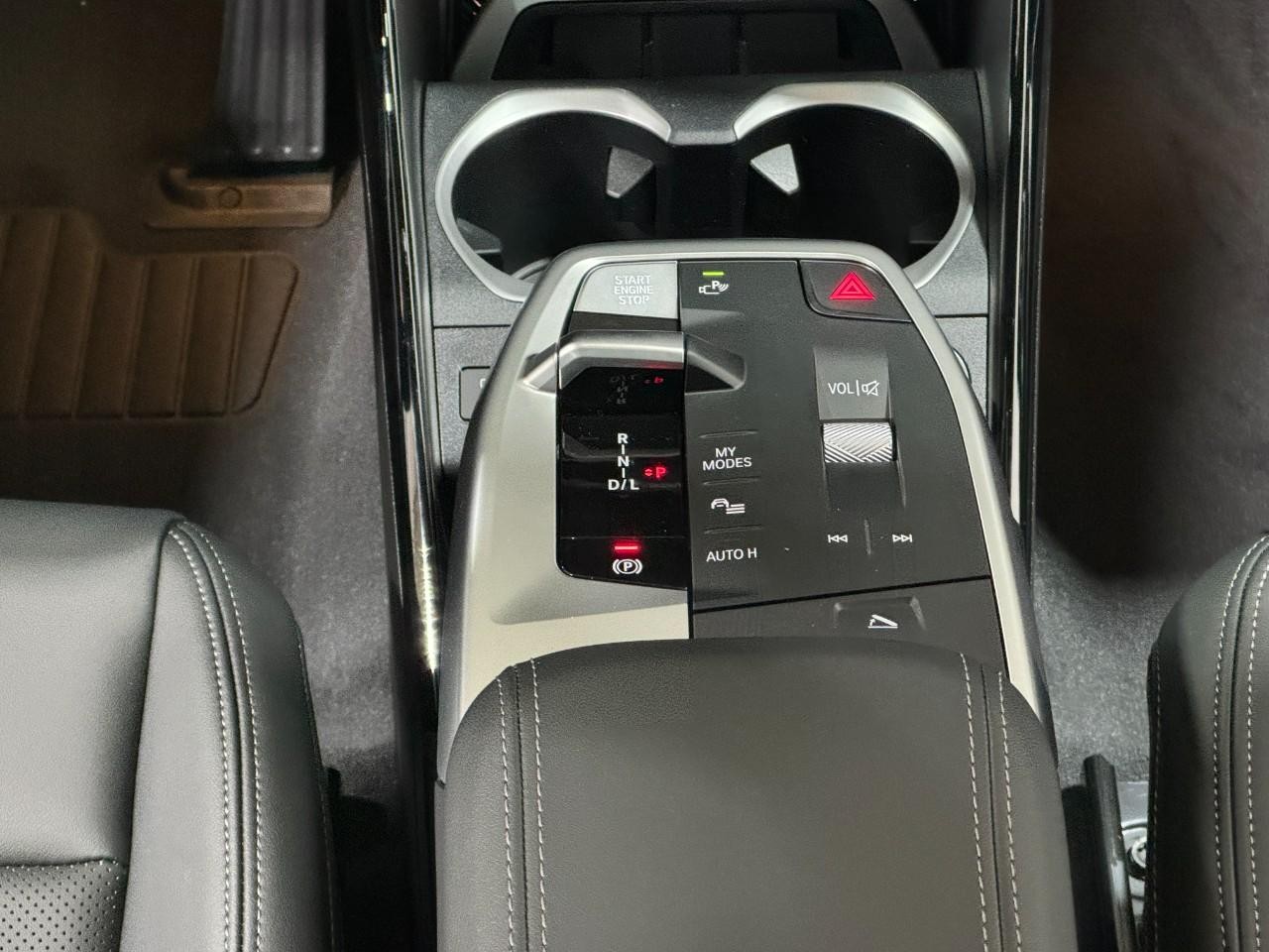 BMW X1 Vehicle Full-screen Gallery Image 15