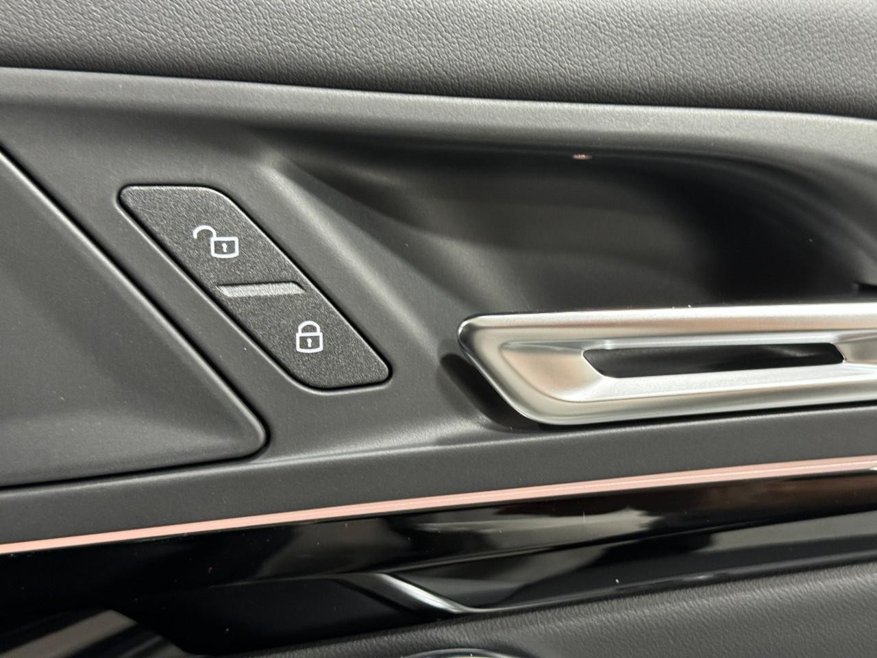 BMW X1 Vehicle Full-screen Gallery Image 20