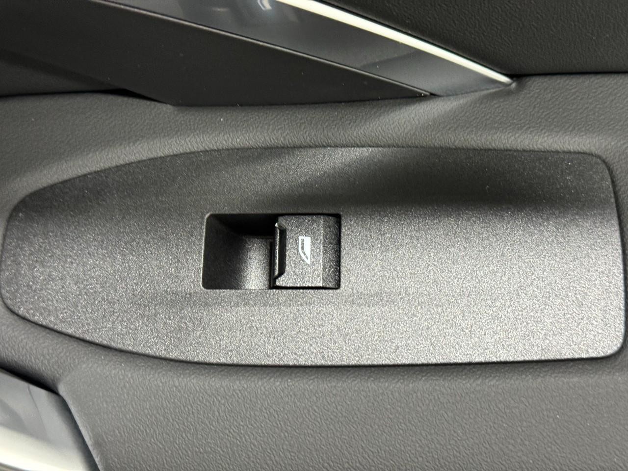 BMW X1 Vehicle Full-screen Gallery Image 21