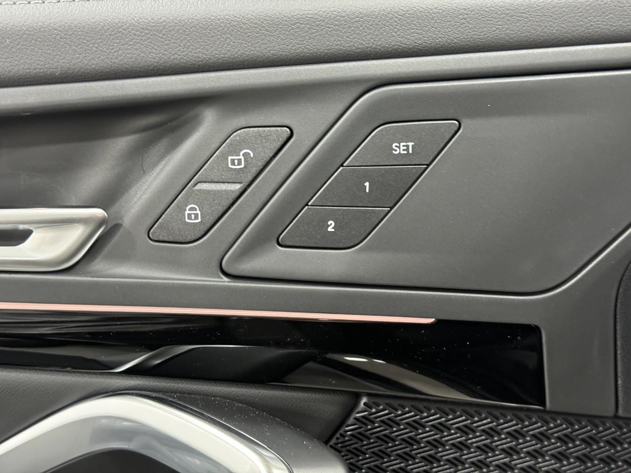 BMW X1 Vehicle Full-screen Gallery Image 22