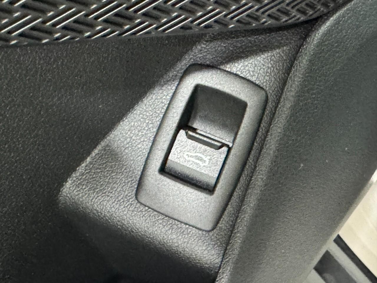 BMW X1 Vehicle Full-screen Gallery Image 24