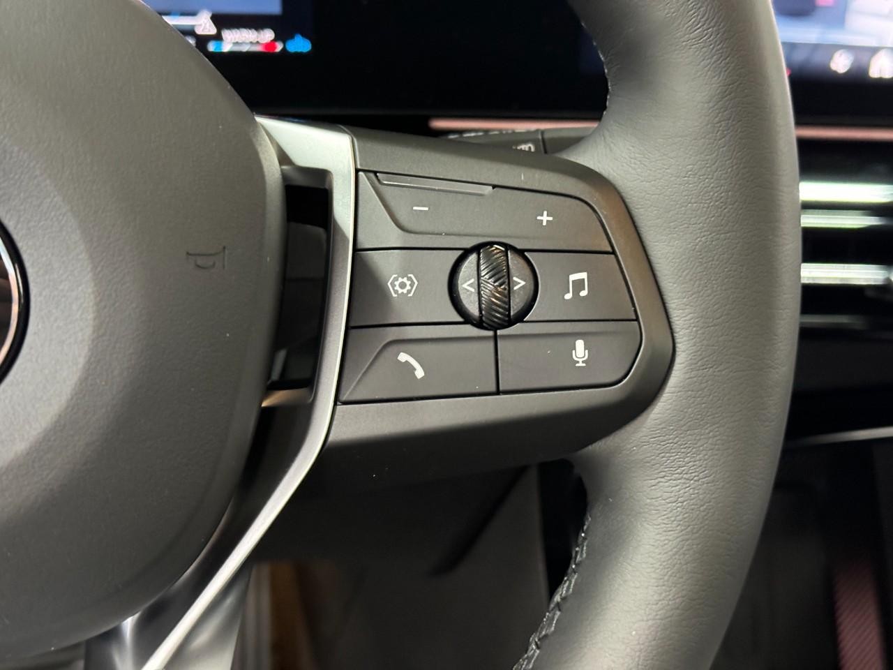 BMW X1 Vehicle Full-screen Gallery Image 30