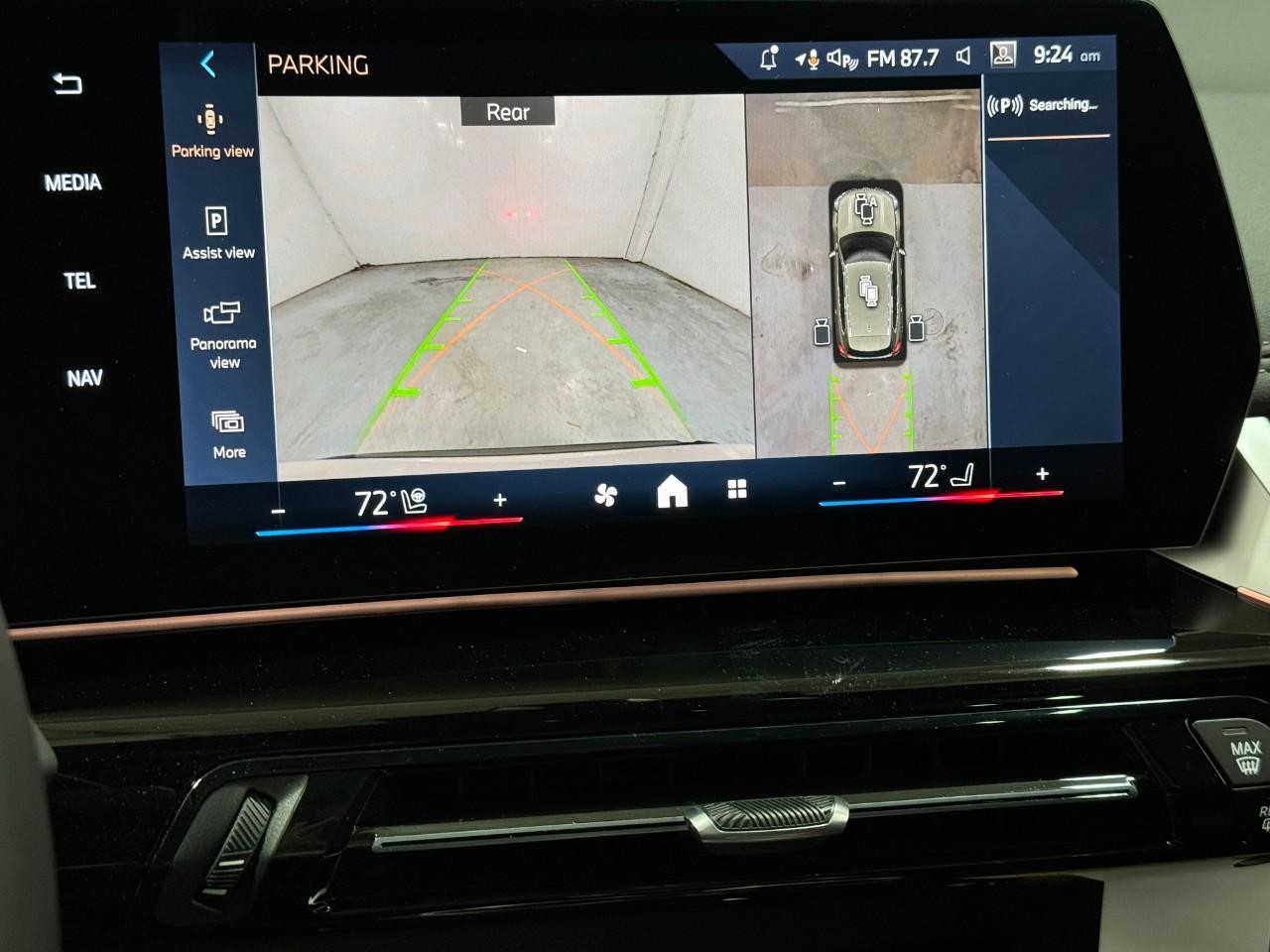 BMW X1 Vehicle Full-screen Gallery Image 32