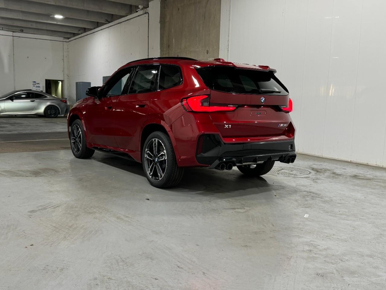BMW X1 Vehicle Full-screen Gallery Image 3
