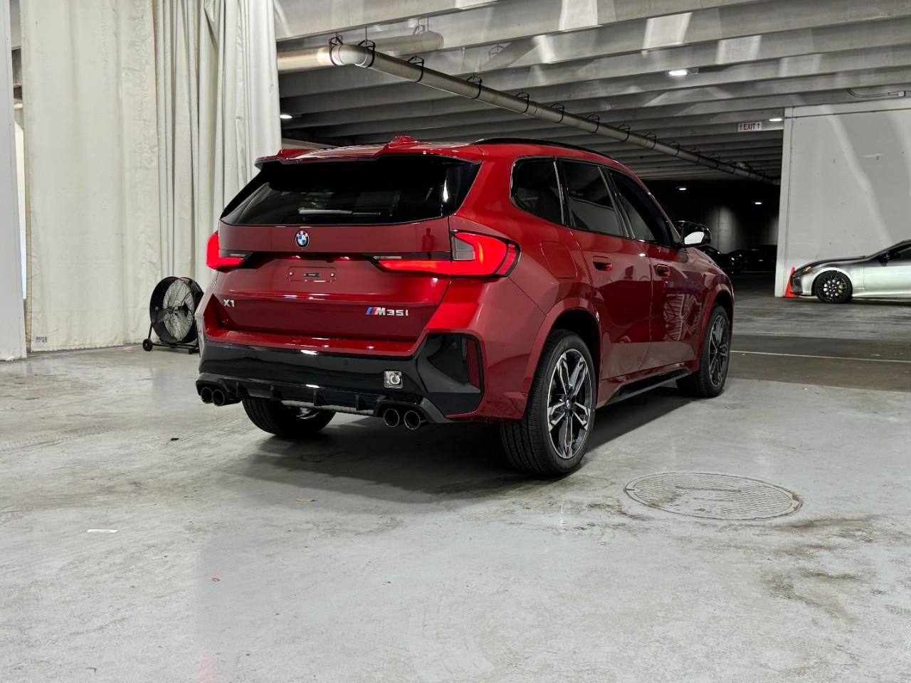 BMW X1 Vehicle Full-screen Gallery Image 4