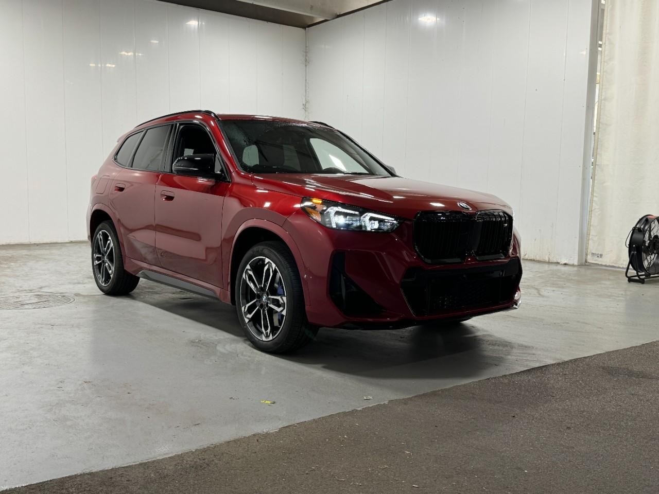 BMW X1 Vehicle Full-screen Gallery Image 6