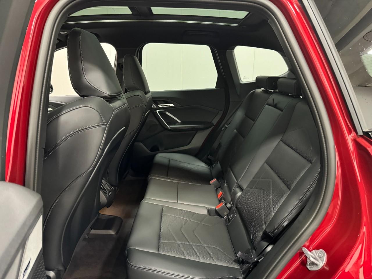 BMW X1 Vehicle Full-screen Gallery Image 8