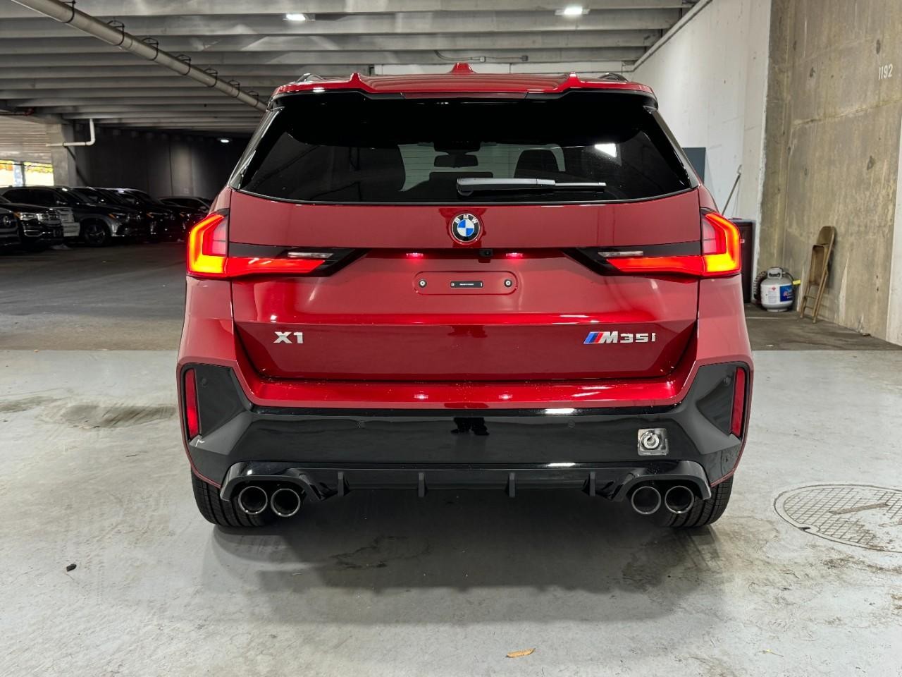 BMW X1 Vehicle Full-screen Gallery Image 9