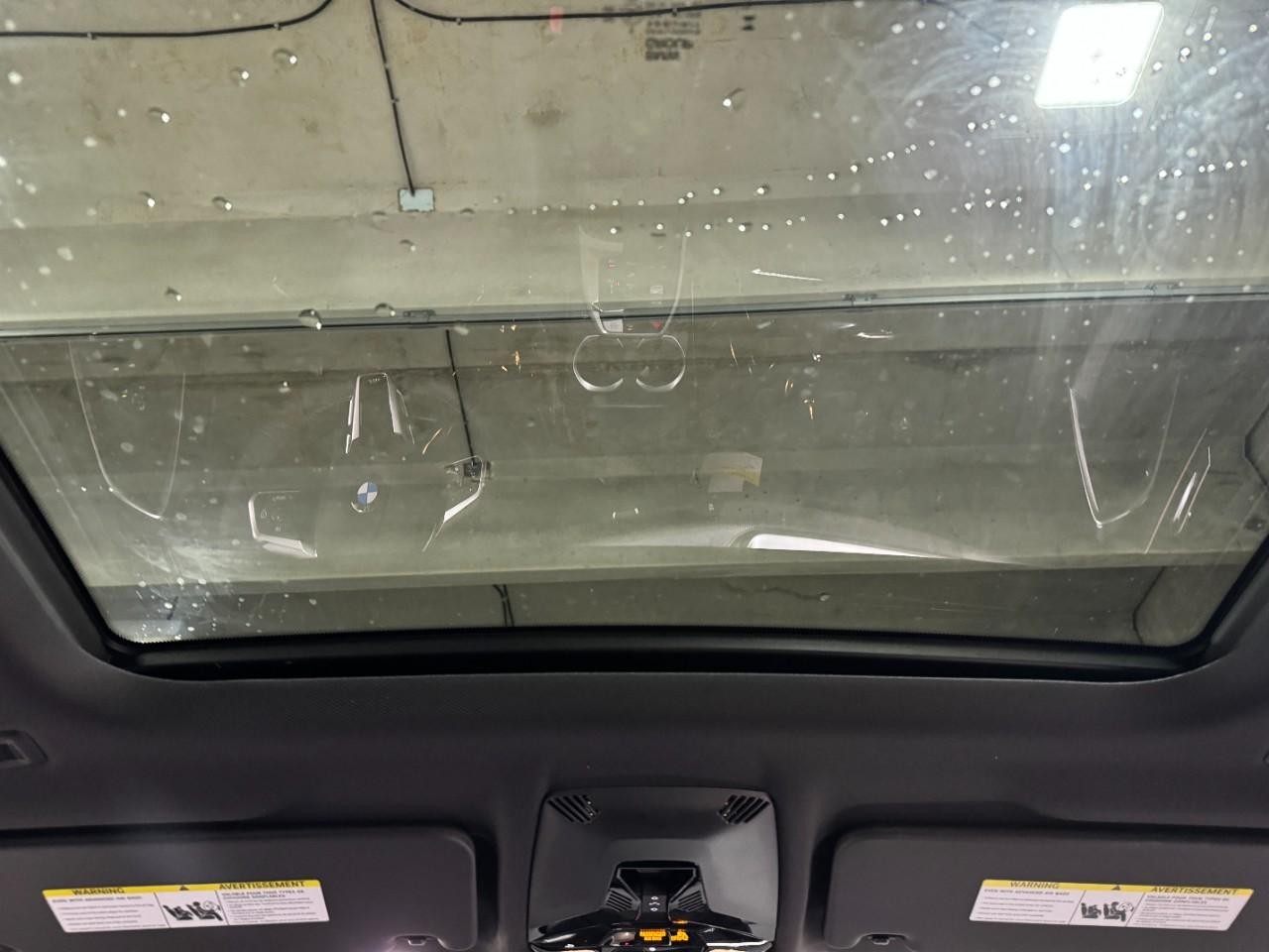 BMW X1 Vehicle Full-screen Gallery Image 11