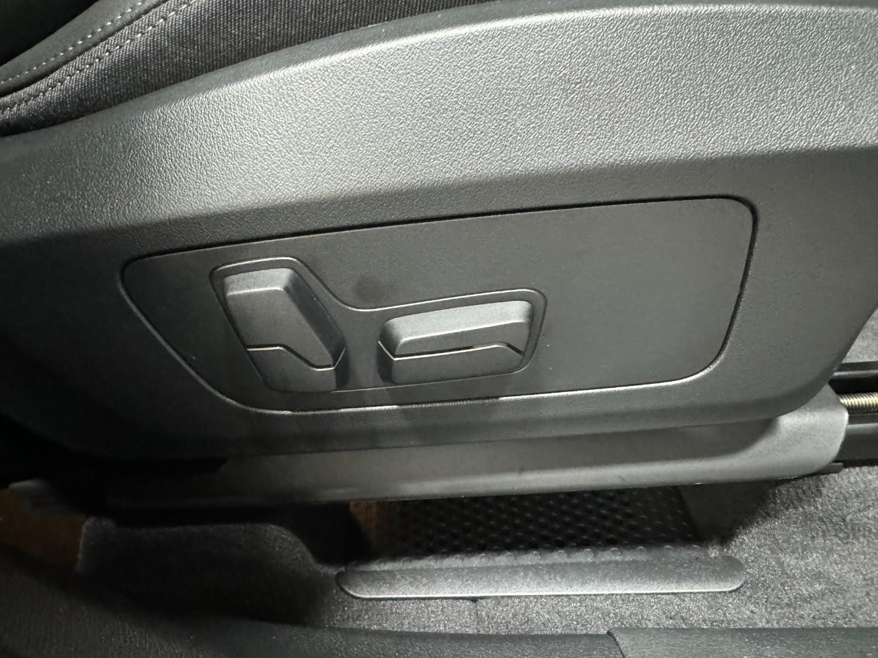 BMW X1 Vehicle Full-screen Gallery Image 19