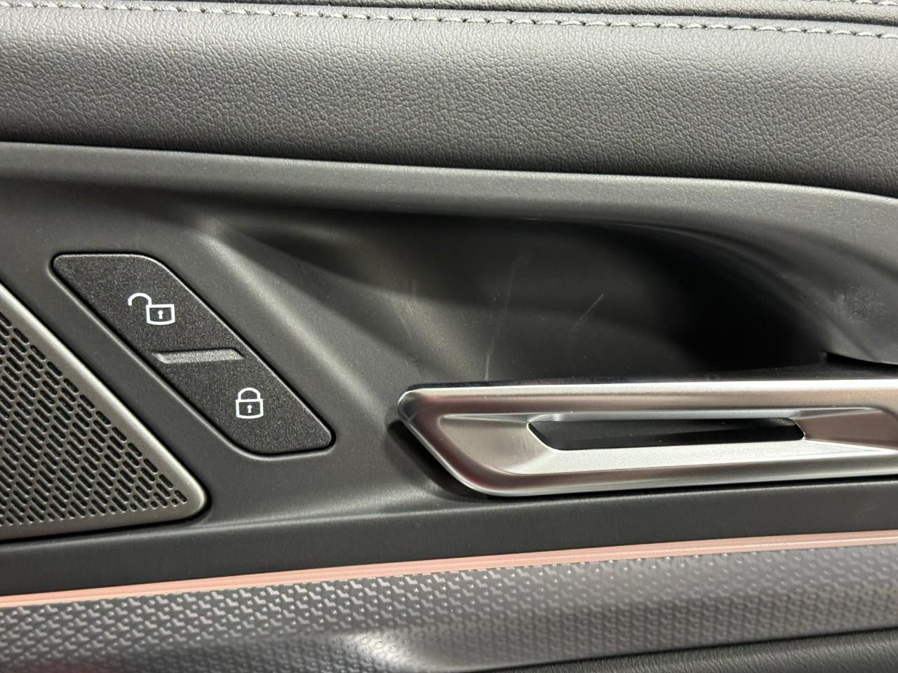 BMW X1 Vehicle Full-screen Gallery Image 20