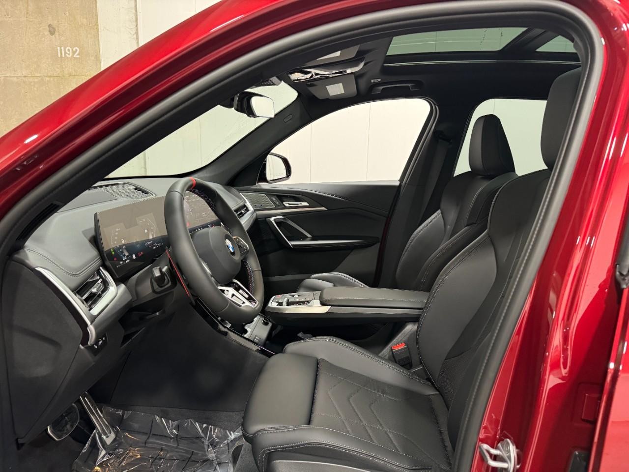 BMW X1 Vehicle Full-screen Gallery Image 25