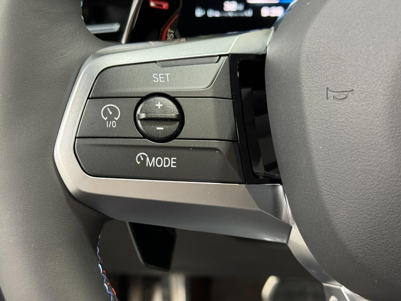 BMW X1 Vehicle Full-screen Gallery Image 29